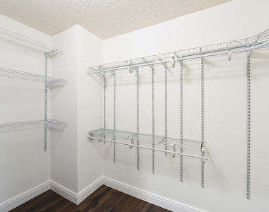7259 Norwich Lane - Photo Thumbnail 14