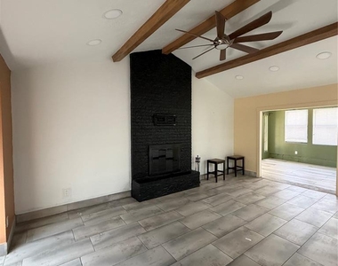 237 E Mohr Lane - Photo Thumbnail 10