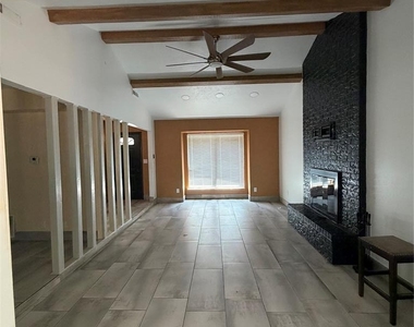237 E Mohr Lane - Photo Thumbnail 6