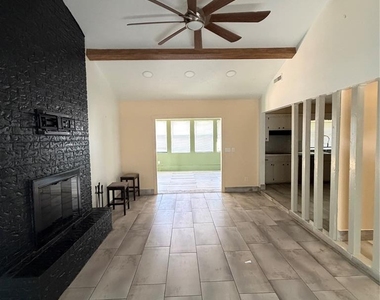 237 E Mohr Lane - Photo Thumbnail 16