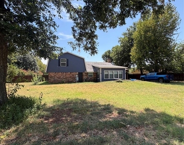 237 E Mohr Lane - Photo Thumbnail 5