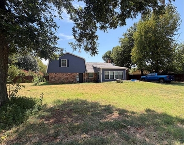 237 E Mohr Lane - Photo Thumbnail 4