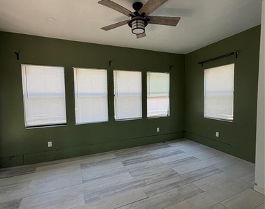 237 E Mohr Lane - Photo Thumbnail 15
