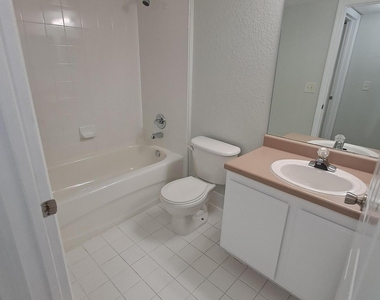 161 Sw Palm Drive - Photo Thumbnail 16