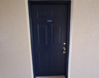 161 Sw Palm Drive - Photo Thumbnail 1