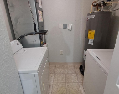 161 Sw Palm Drive - Photo Thumbnail 6