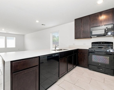 10912 Sw 22nd Street - Photo Thumbnail 4