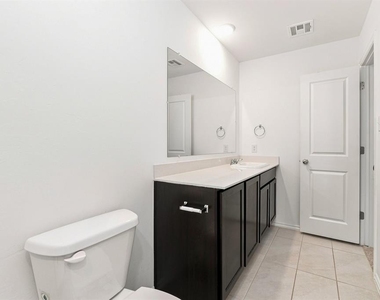 10912 Sw 22nd Street - Photo Thumbnail 9