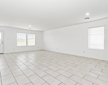 10912 Sw 22nd Street - Photo Thumbnail 2