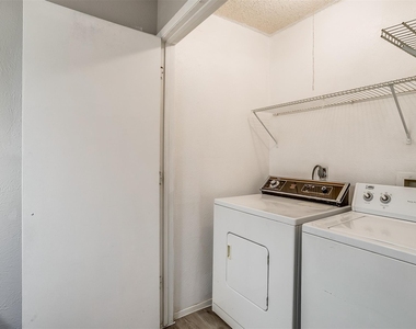 2521 Indigo Lane - Photo Thumbnail 17
