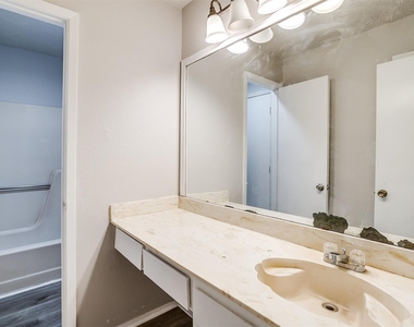 2521 Indigo Lane - Photo Thumbnail 11