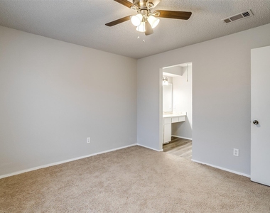 2521 Indigo Lane - Photo Thumbnail 14