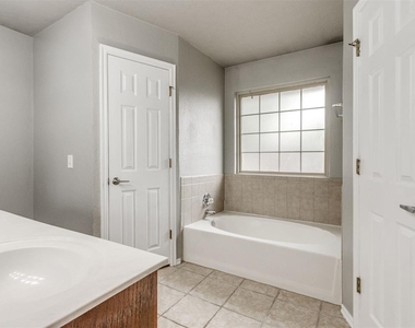 21925 Homesteaders Road - Photo Thumbnail 39