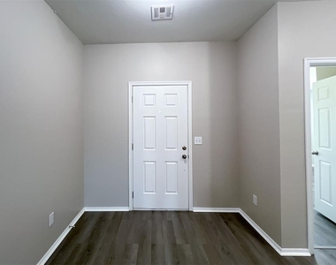 2928 Cider Mill Lane - Photo Thumbnail 2