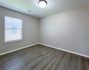 2928 Cider Mill Lane - Photo Thumbnail 21