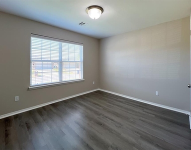 2928 Cider Mill Lane - Photo Thumbnail 17