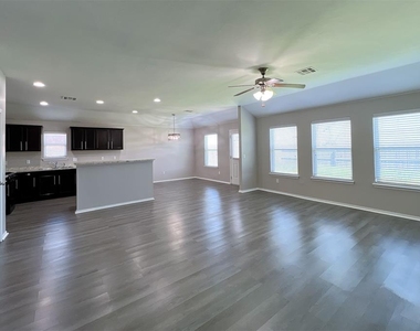 2928 Cider Mill Lane - Photo Thumbnail 5