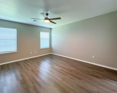 2928 Cider Mill Lane - Photo Thumbnail 11