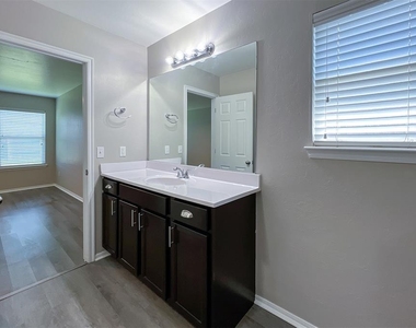 2928 Cider Mill Lane - Photo Thumbnail 13