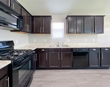 2928 Cider Mill Lane - Photo Thumbnail 10