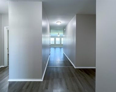 2928 Cider Mill Lane - Photo Thumbnail 3