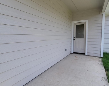 108 Canales Circle - Photo Thumbnail 23