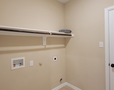 108 Canales Circle - Photo Thumbnail 12