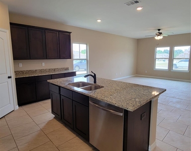 108 Canales Circle - Photo Thumbnail 8