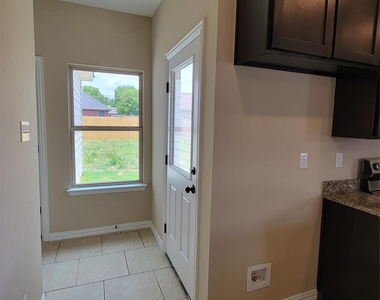 108 Canales Circle - Photo Thumbnail 17
