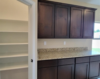 108 Canales Circle - Photo Thumbnail 9