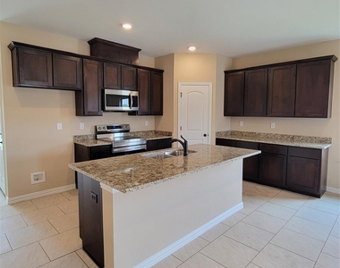 108 Canales Circle - Photo Thumbnail 6