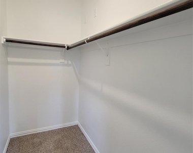108 Canales Circle - Photo Thumbnail 19
