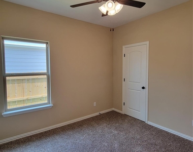108 Canales Circle - Photo Thumbnail 14