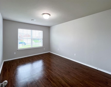 2901 Cider Mill Lane - Photo Thumbnail 15