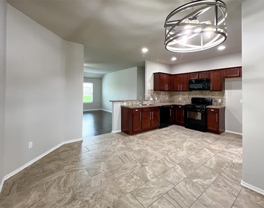 2901 Cider Mill Lane - Photo Thumbnail 5