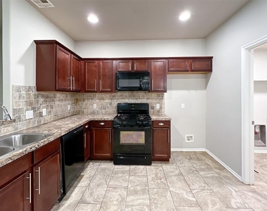 2901 Cider Mill Lane - Photo Thumbnail 6