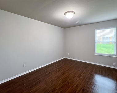 2901 Cider Mill Lane - Photo Thumbnail 20