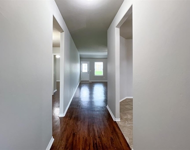 2901 Cider Mill Lane - Photo Thumbnail 2