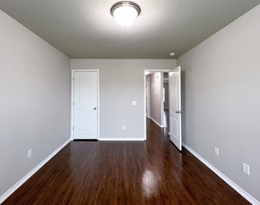 2901 Cider Mill Lane - Photo Thumbnail 16