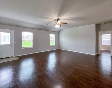 2901 Cider Mill Lane - Photo Thumbnail 3