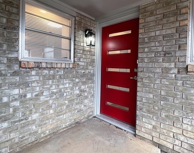 5929 Nw 62nd Street - Photo Thumbnail 2