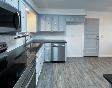 5929 Nw 62nd Street - Photo Thumbnail 11