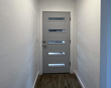 5929 Nw 62nd Street - Photo Thumbnail 3