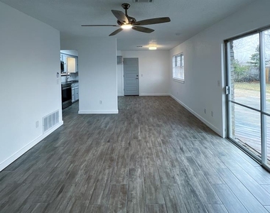 5929 Nw 62nd Street - Photo Thumbnail 7