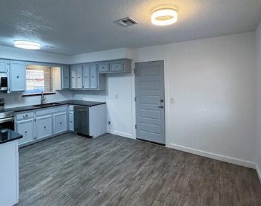 5929 Nw 62nd Street - Photo Thumbnail 8
