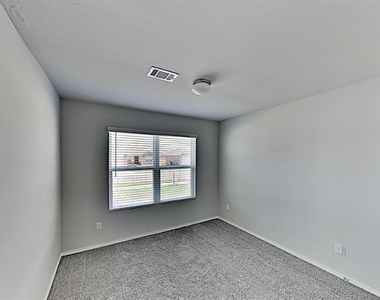 309 Blue Drive - Photo Thumbnail 10
