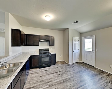 309 Blue Drive - Photo Thumbnail 4