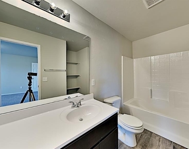 309 Blue Drive - Photo Thumbnail 9