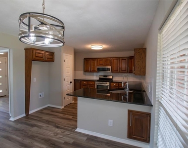 525 Nw 171st Terrace - Photo Thumbnail 4