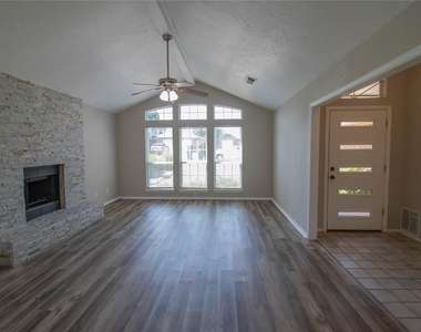 525 Nw 171st Terrace - Photo Thumbnail 2